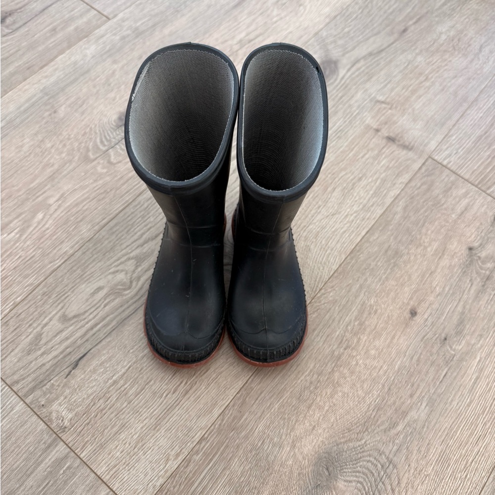 Black Rubber Rain Boots